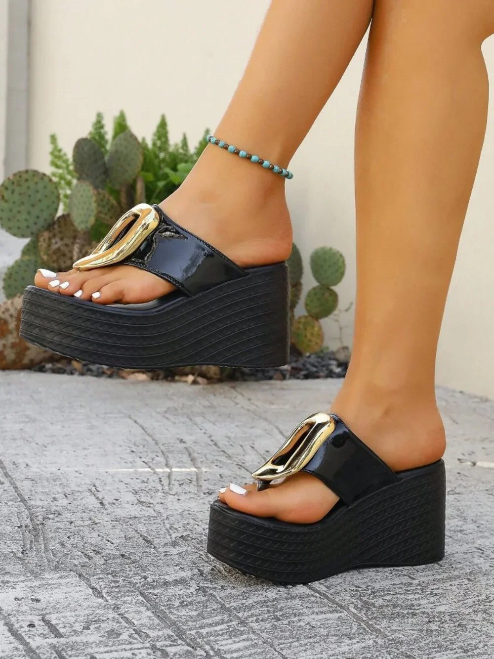 Black Fashionable Women's Metal Buckle Thong Platform wedge Sandals
